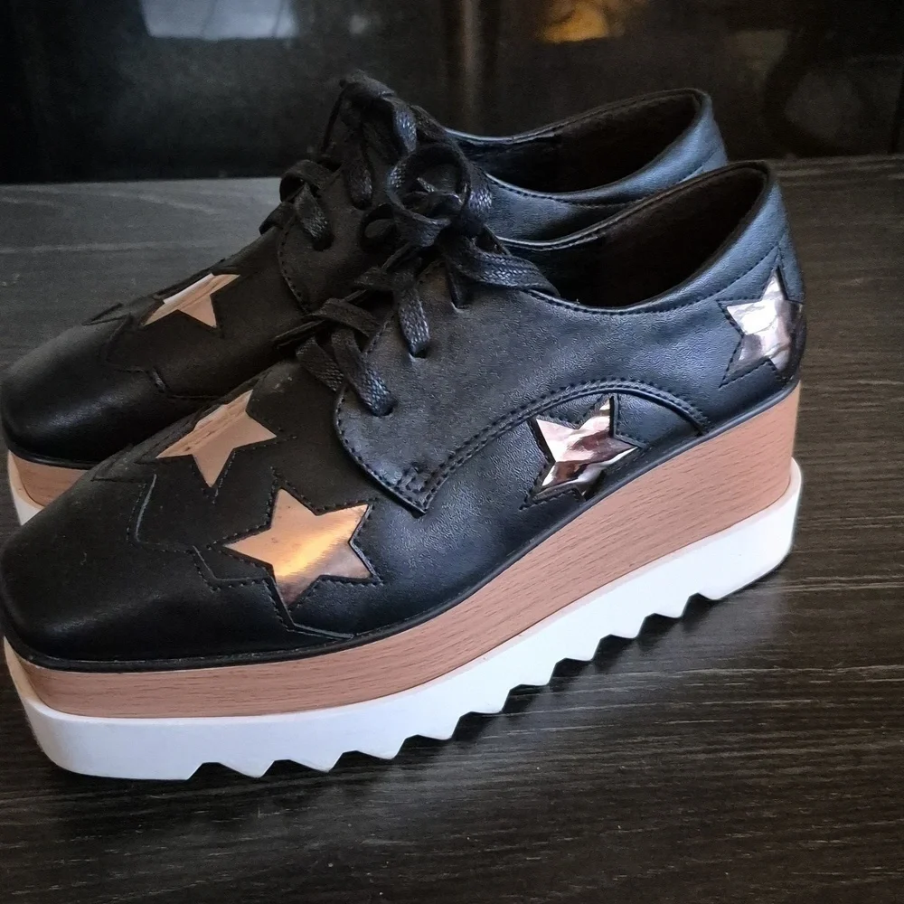Stylish Black and Gold Women's Platform Shoes, Black w Silver Stars Sz 37(6.5)